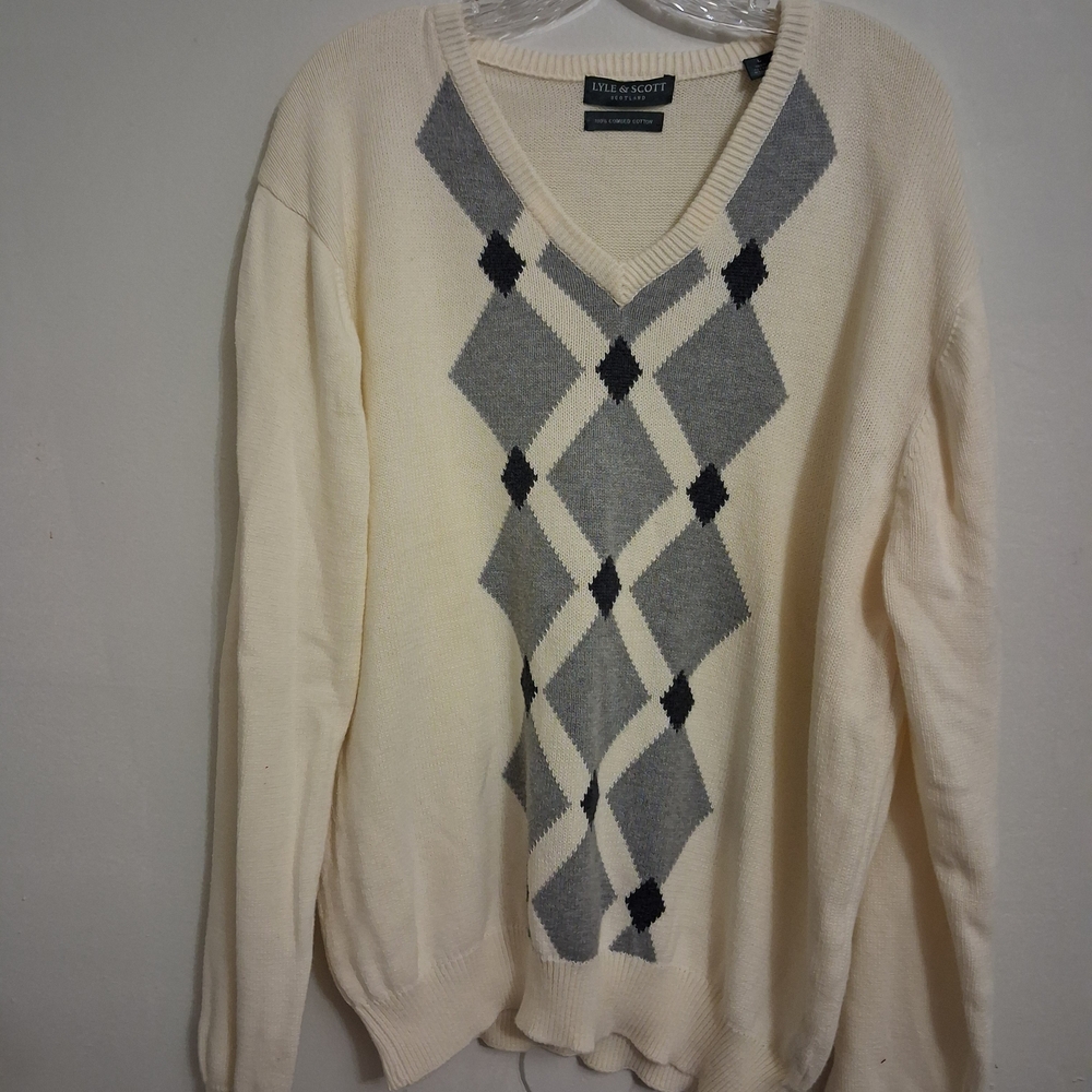 Lyle & Scott Cream and Gray Argyle Sweater